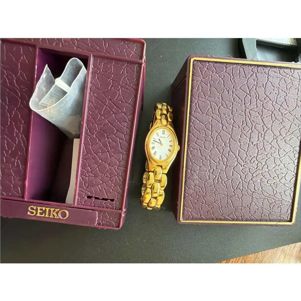 Women`s Goldtone Romen Numeral Quartz Bracelet White Dial with Orignal Box by Seiko