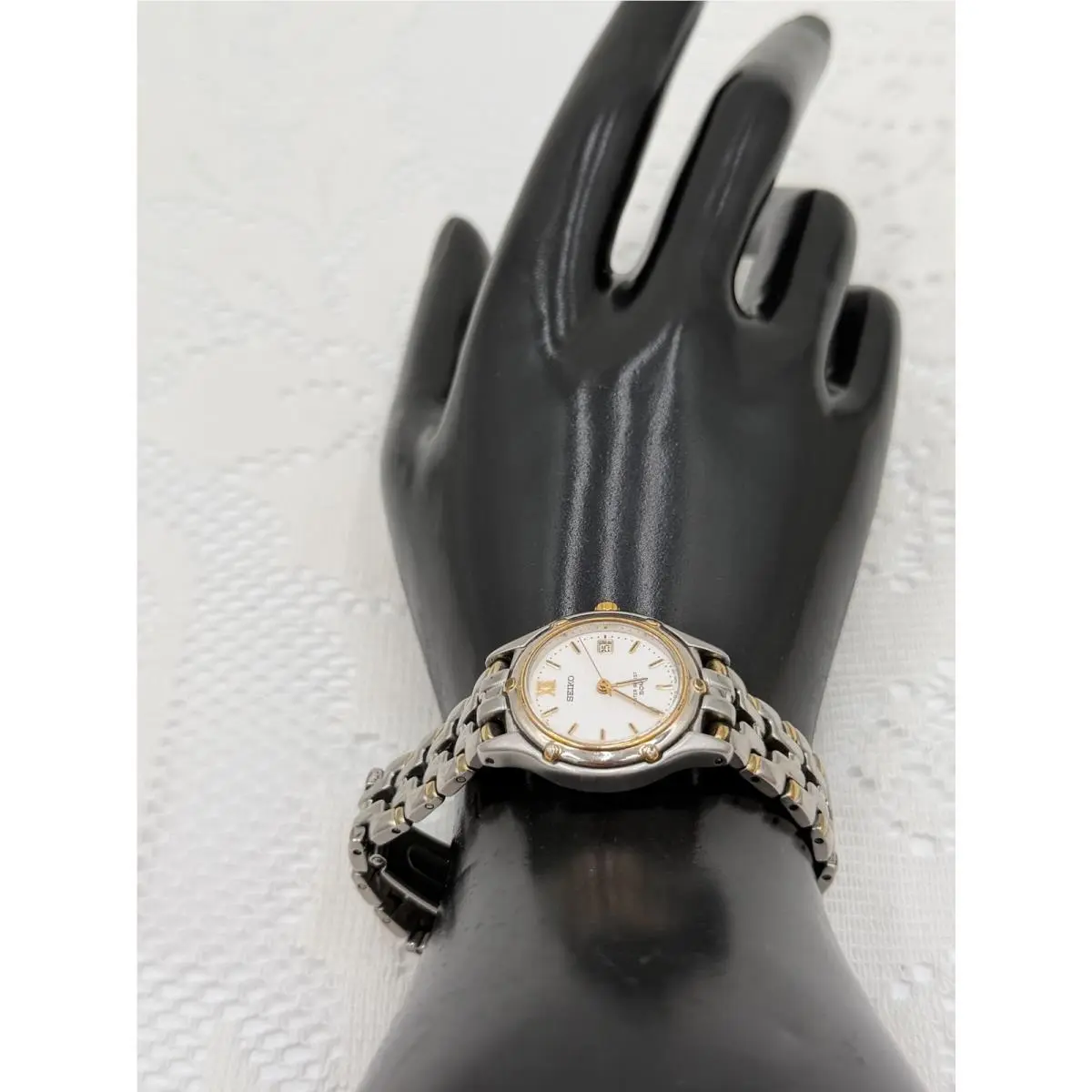Vintage 1990s Seiko Ladies Quartz Watch Two-tone Bracelet White Dial 24.7mm