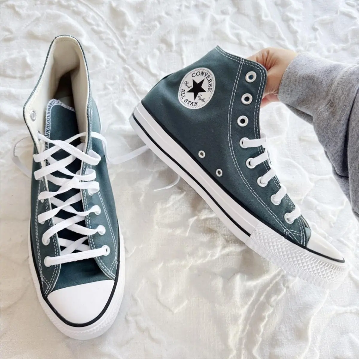 Converse shoes - UK 4