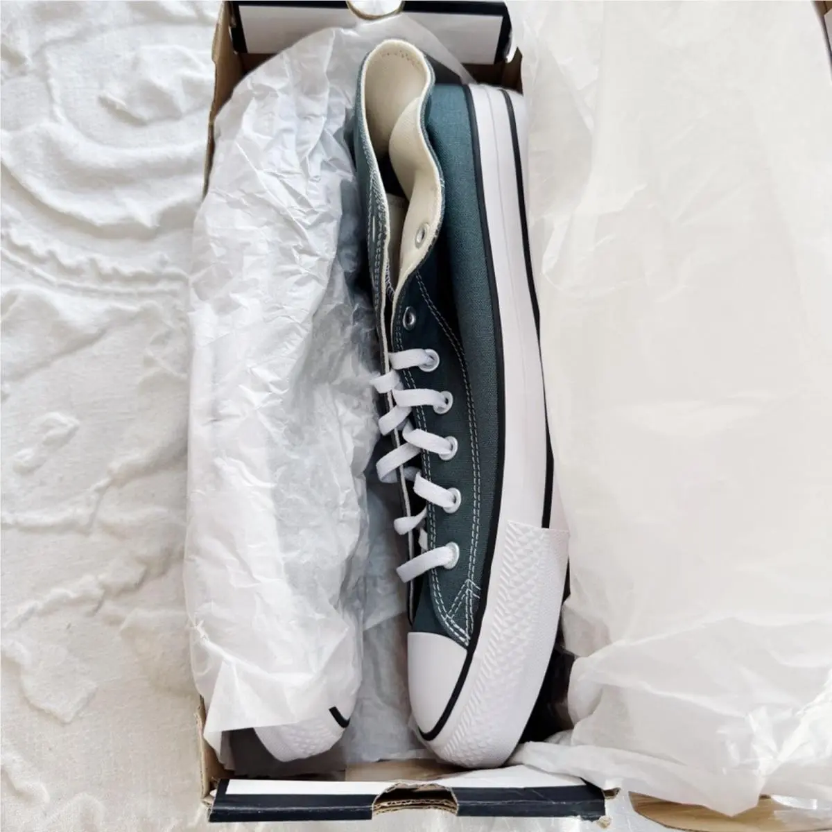 Converse shoes - UK 8