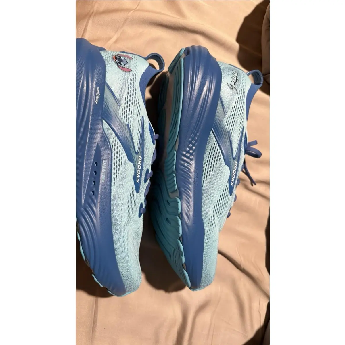 Brooks shoes - RunDisney x Brooks Glycerin 22 - 110530-421 - Blue 2