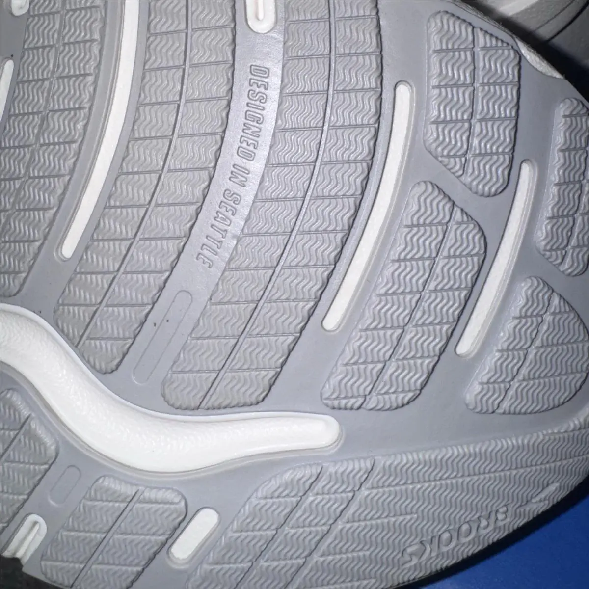 Brooks shoes - Brooks Ghost Max L - Ghost Max - 110443-2E-142 - White (UPC: 0195394582338) 7