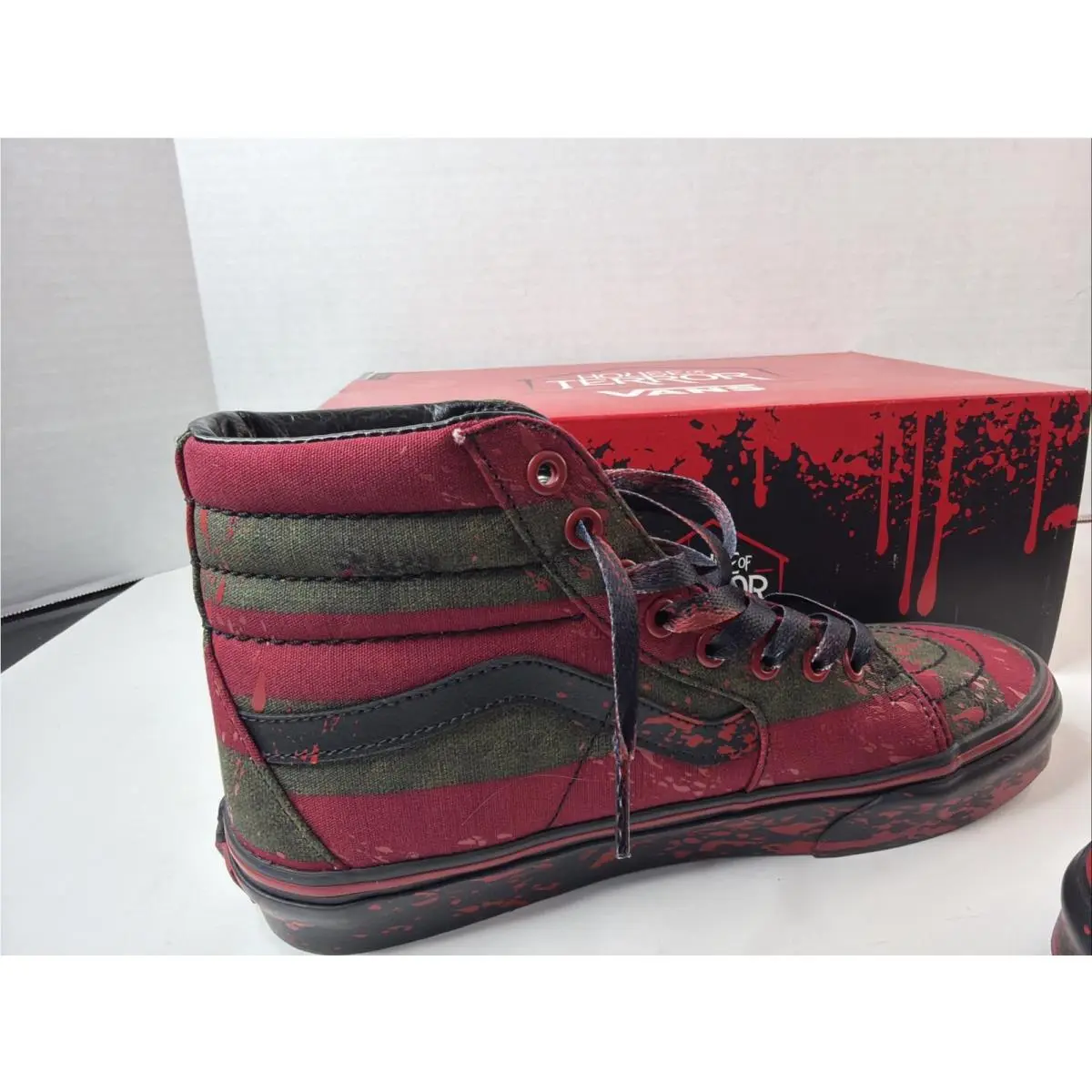 Vans shoes - VANS Sk8-Hi - Red, Green, Black (UPC: 0194901287872) 1