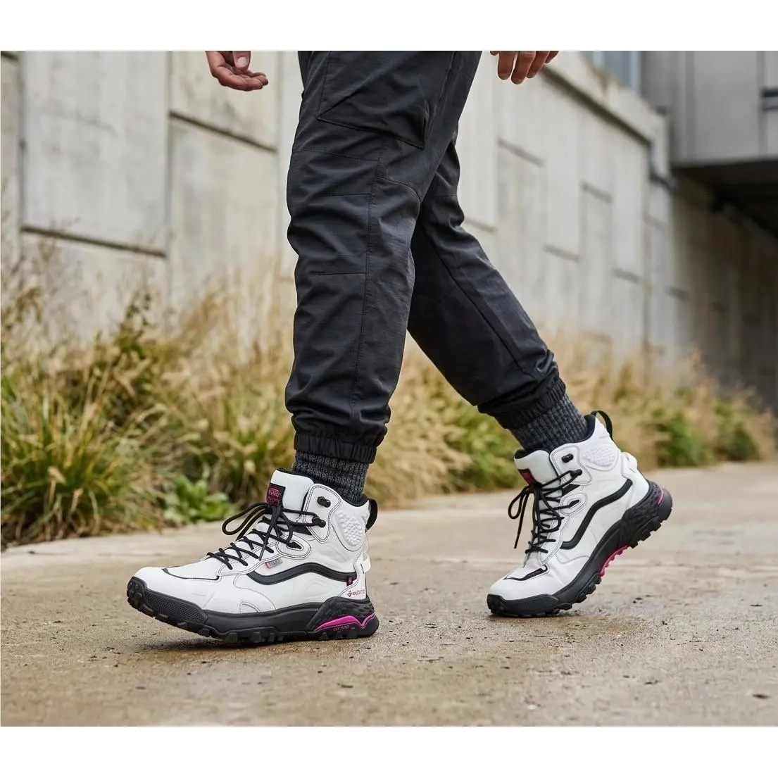 Ultrarange Exo Hi Gore-tex MTE-3 Boots Mens 11 White Black Pink Waterproof by Vans