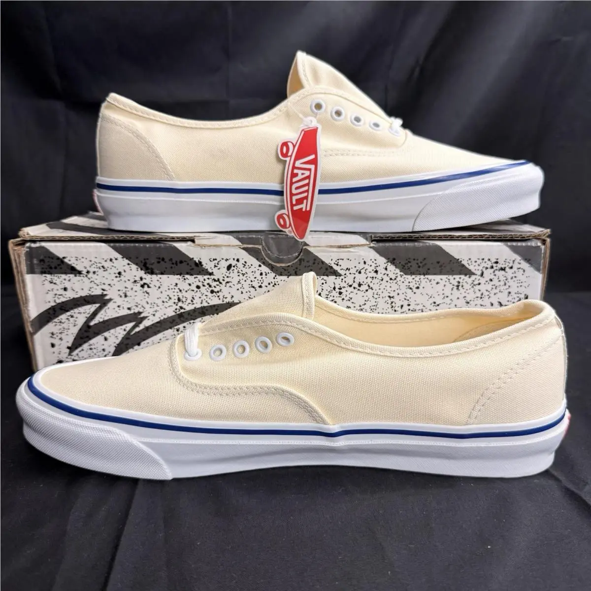 Vans shoes - VANS Authentic LX - Authentic - VN0A4BV90RD - White 0