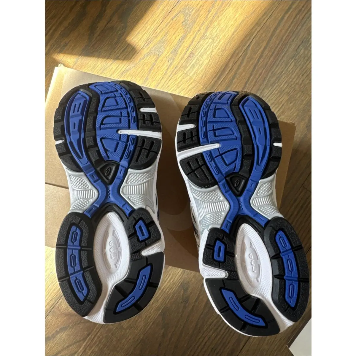 Asics shoes - White/Blue (UPC: 0197298810005) 2