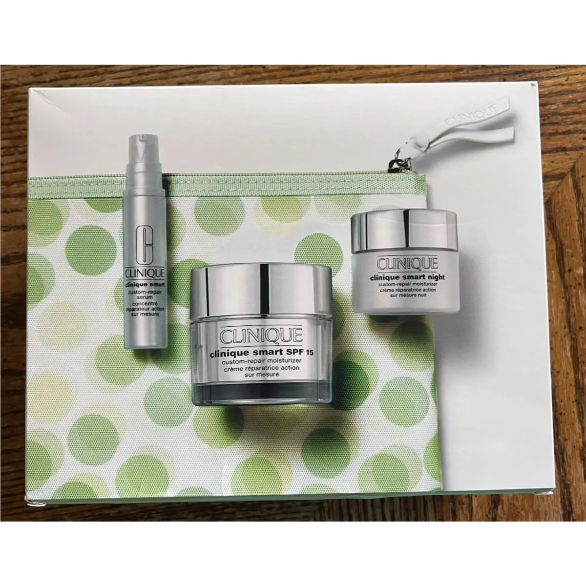 Clinique Smart Smooth 4 pc Set Moisturizers Serum and Cosmetic Bag - 2018