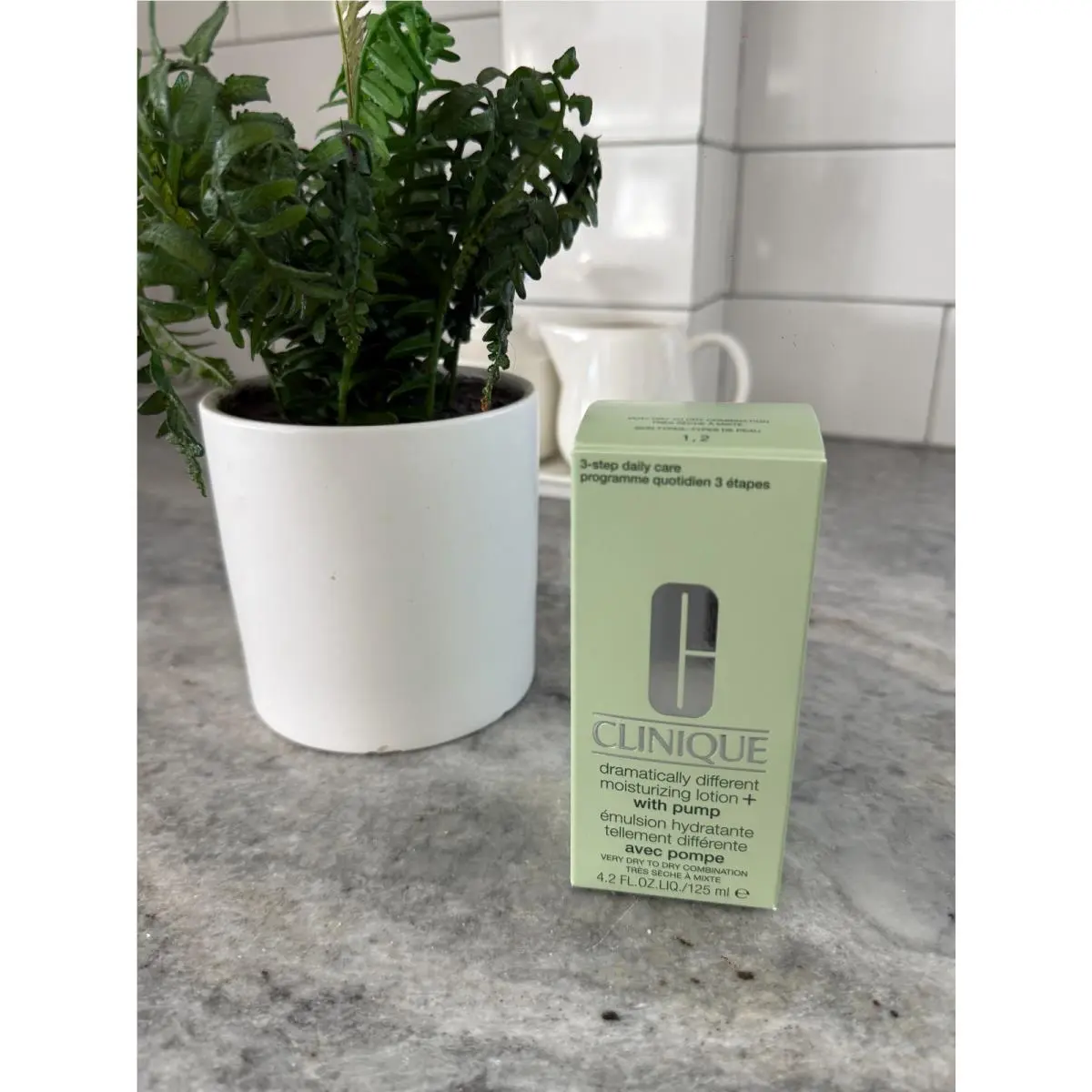 Clinique Dramatically Different 4.2 Oz Moisturizing Lotion + with Pump Full