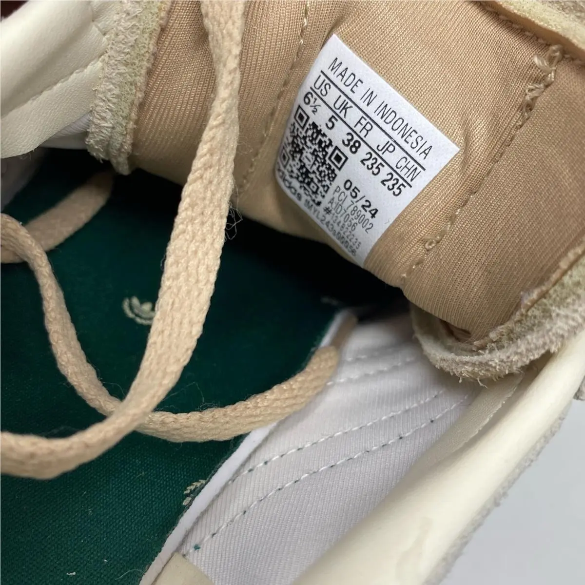 Adidas shoes - Cream (UPC: 196464211226) 0