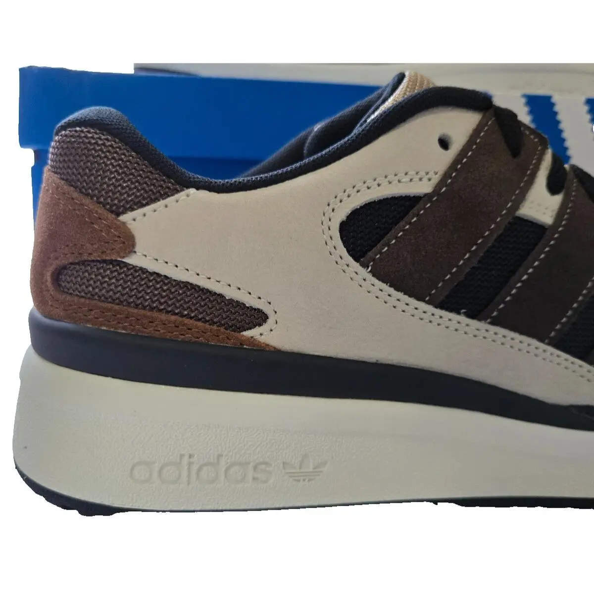 Adidas shoes - Off White / Dark Brown / Core Black 0