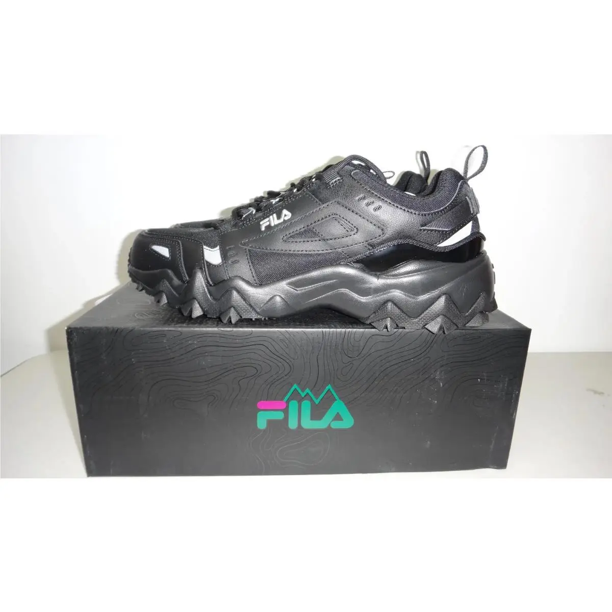 Fila Oakmont TR Men`s Size 10 Black Trail Sneakers Chunky Lug Sole Hiking Shoes
