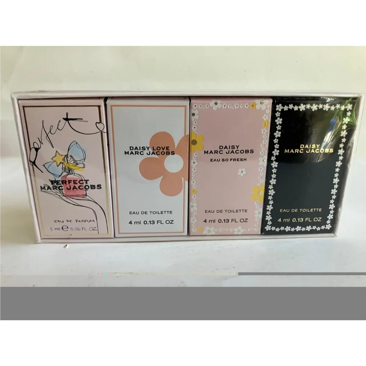 Marc Jacobs Daisy Mini Splash Perfume 4 Pcs Set For Women