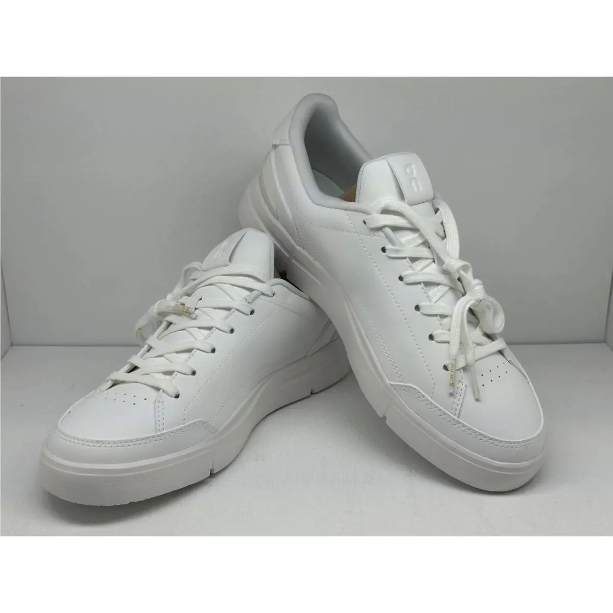 On Running The Roger Centre Court White White Mens Sneakers 9.5 3MG10481200