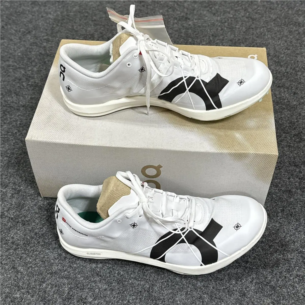 On Running Cloudspike 1500m Track and Field Shoes Womens 8.5 Undyed White Mint