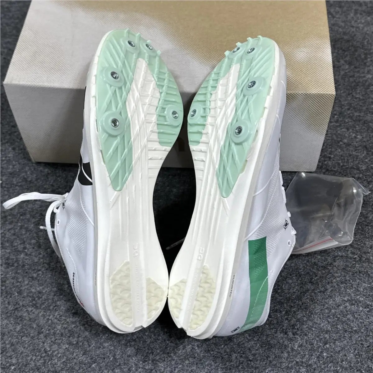 On-Running shoes - OnCloud OnSpike 1500 - Cloud Spike - White 3