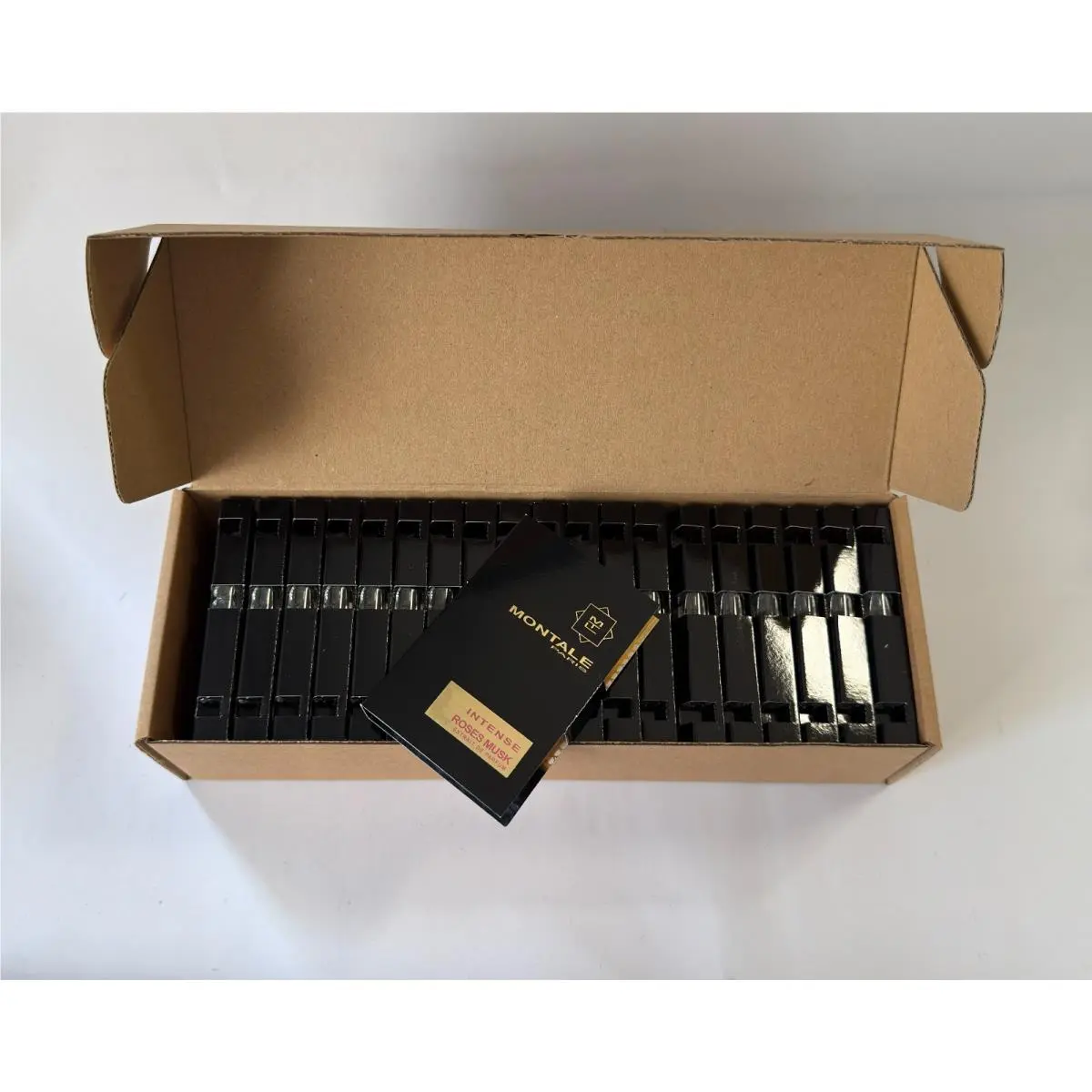 Sample Vials Box Of 20 x 2ml Choose Your Scents INTENSE ROSES MUSK EXTRAIT by Montale