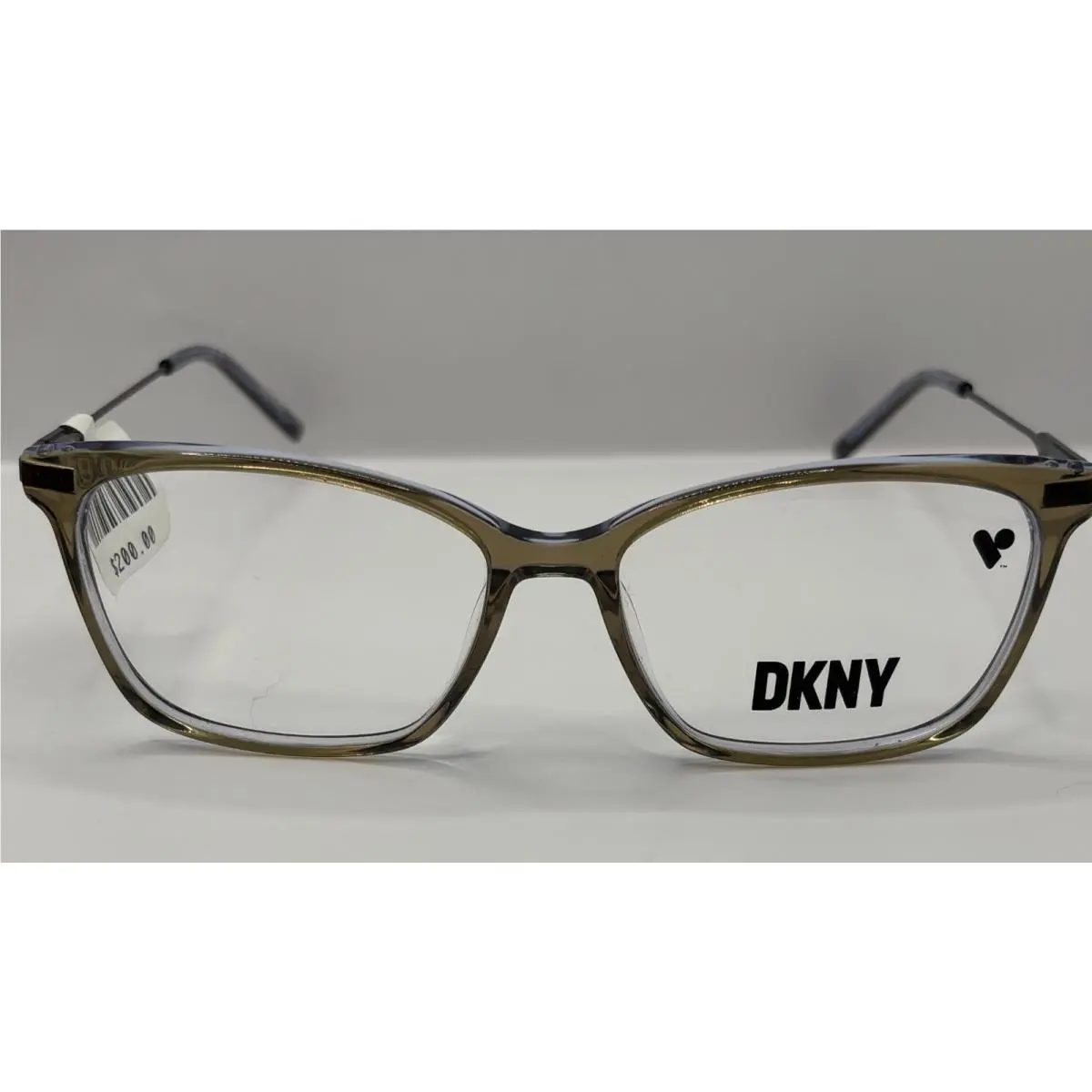 Dkny DK7006 260 53 15 135 vs