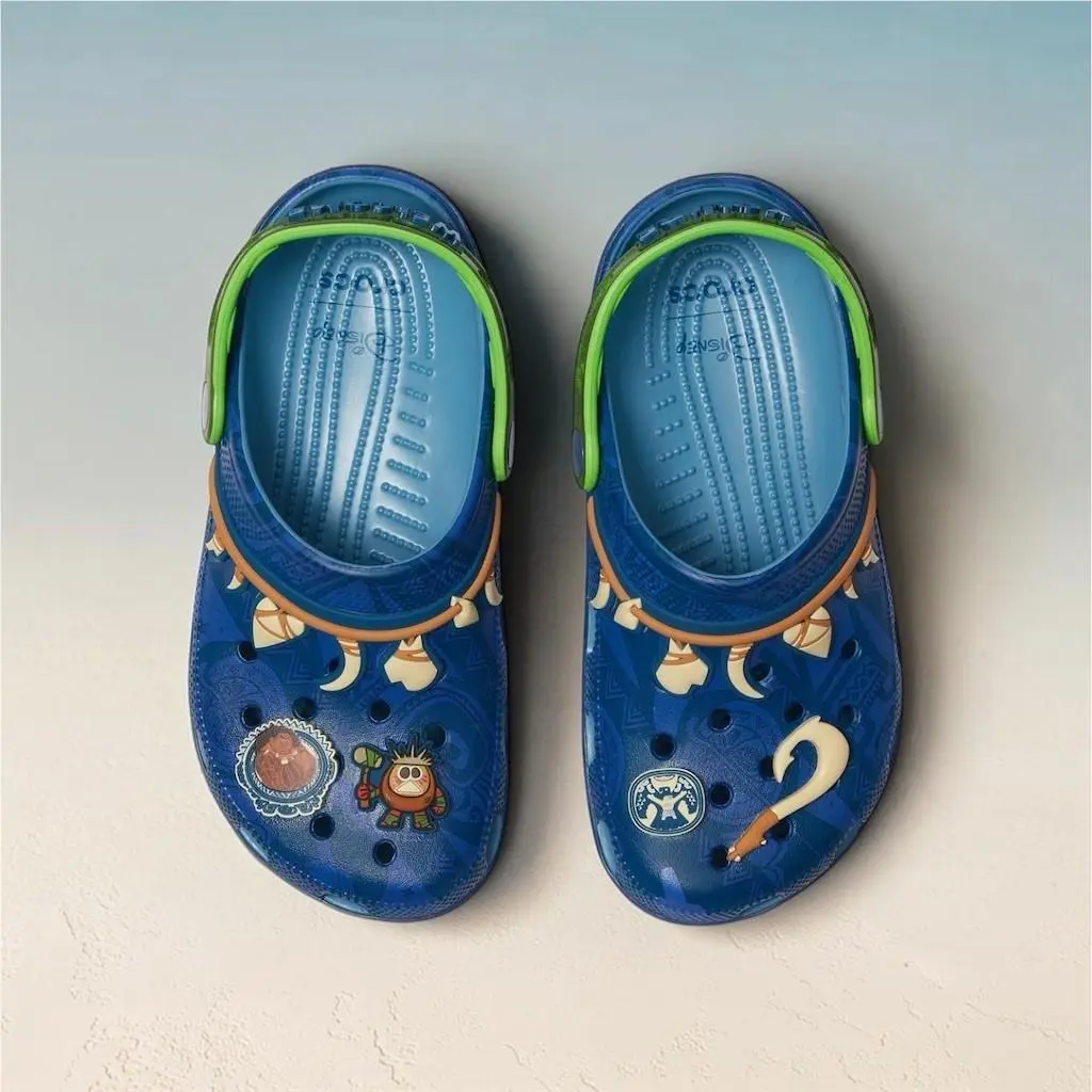 Crocs Disney Moana Maui Classic Clog Sandals Kids J5 Blue/green Charms
