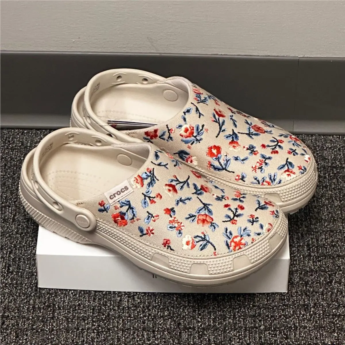Crocs shoes - Classic Crafted Floral Clog - Classic Crafted Floral Clog - Multicolor 0