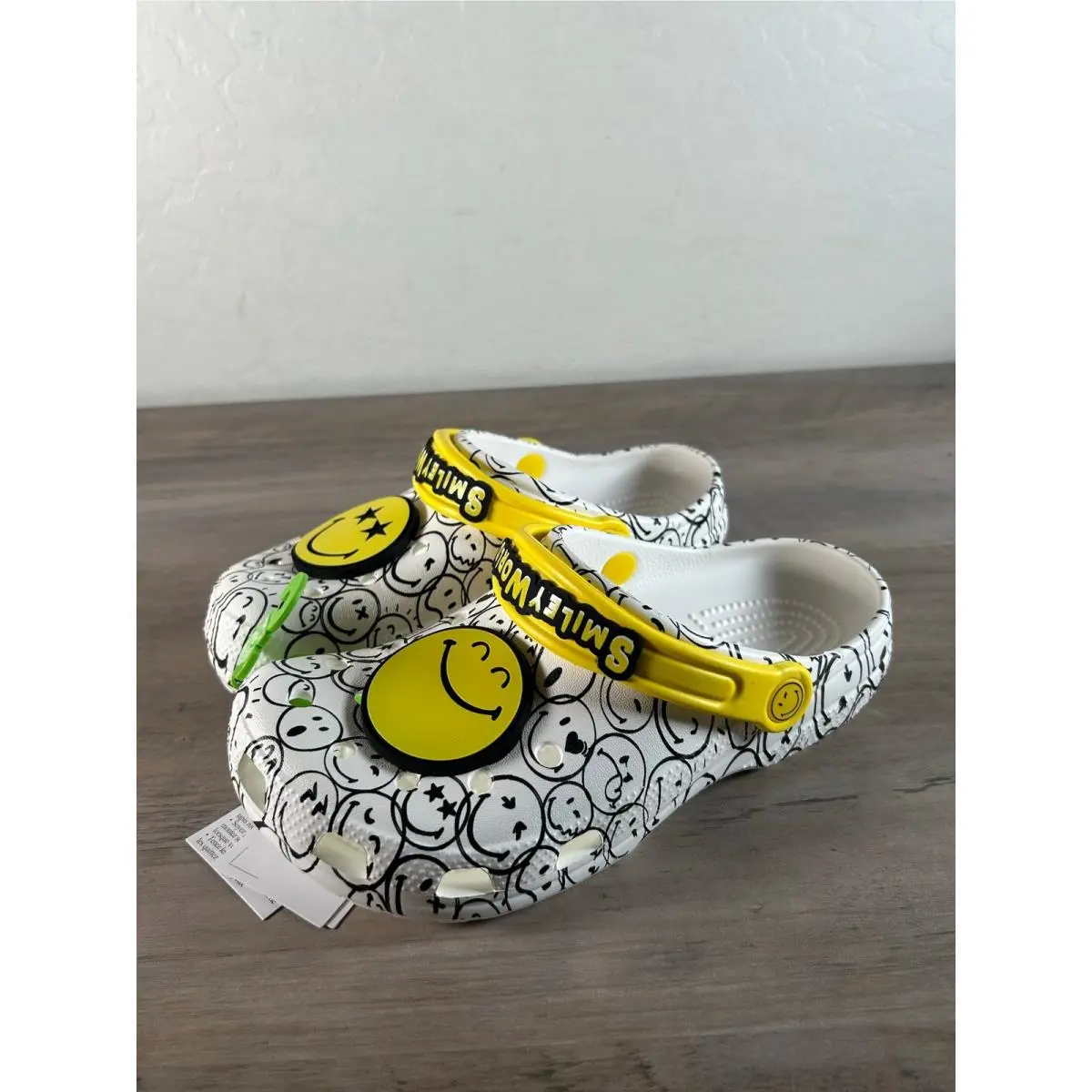 Crocs Smiley World White Yellow Clogs Juniors Size 4