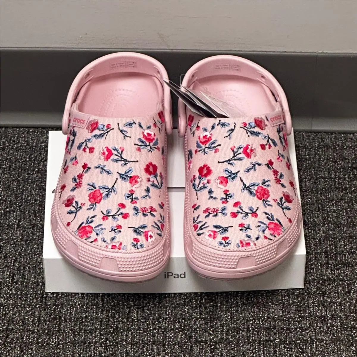 Crocs shoes - Classic Crafted Floral Clog - Classic Crafted Floral Clog - Pink 1