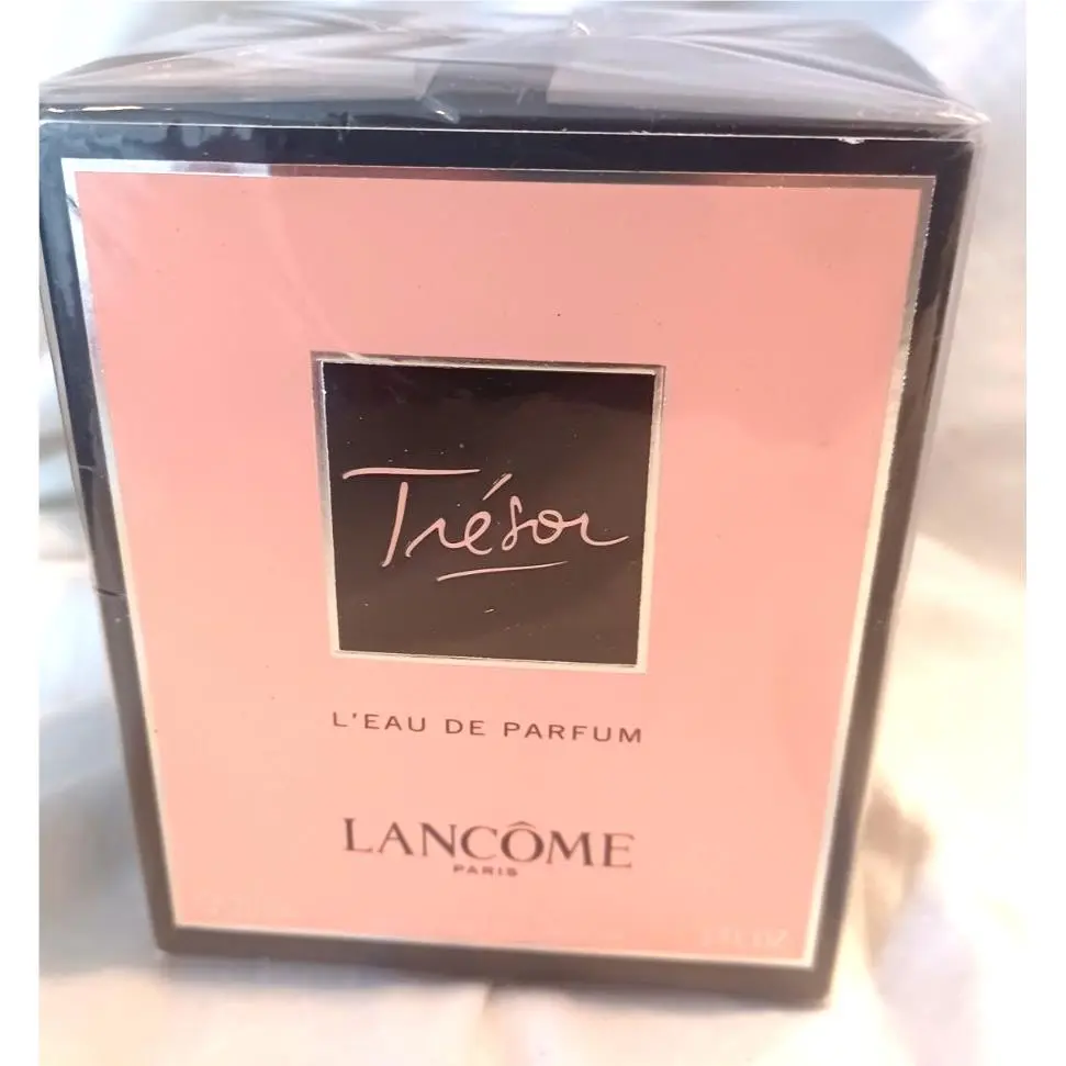 Tresor by Lancome - 1 oz L`eau De Parfum Spray For Women by Lancôme