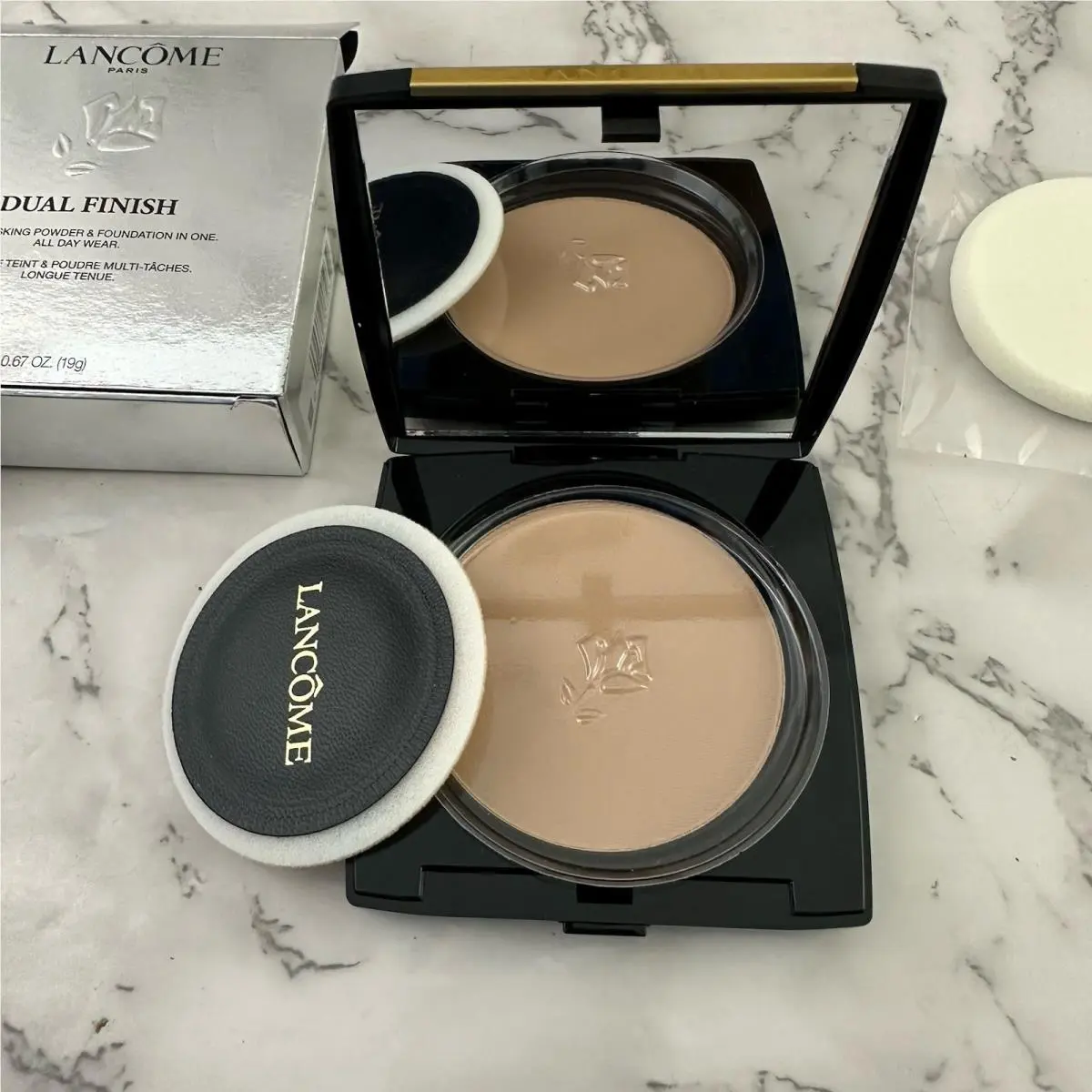 Lancome Dual Finish Multi Tasking Powder Foundation In One Buff 220C All Day by Lancôme