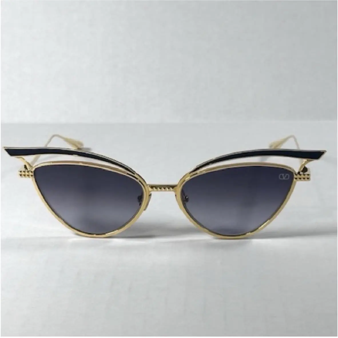 Vls 118A 55 Gld Blk V-glassliner Sunglasses. New by Valentino