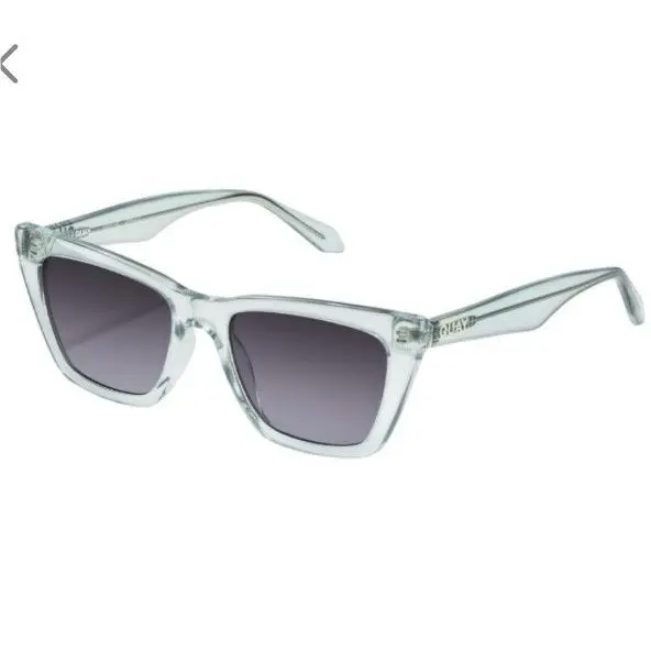 Quay Call The Shots NO-NS-2560 Tortoise Frame Smoke Lenses Sunglasses in Bag