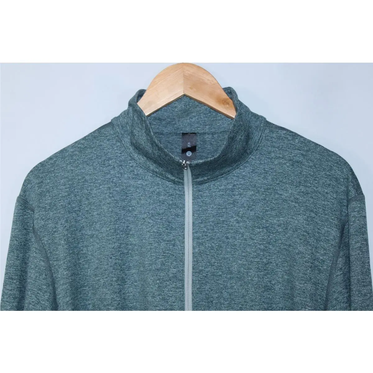 Lululemon clothing - Green (UPC: 000154830843) 0