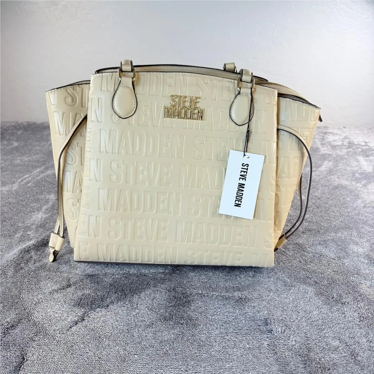 Bsable Beige Logo Embossed Tote Bag by Steve Madden