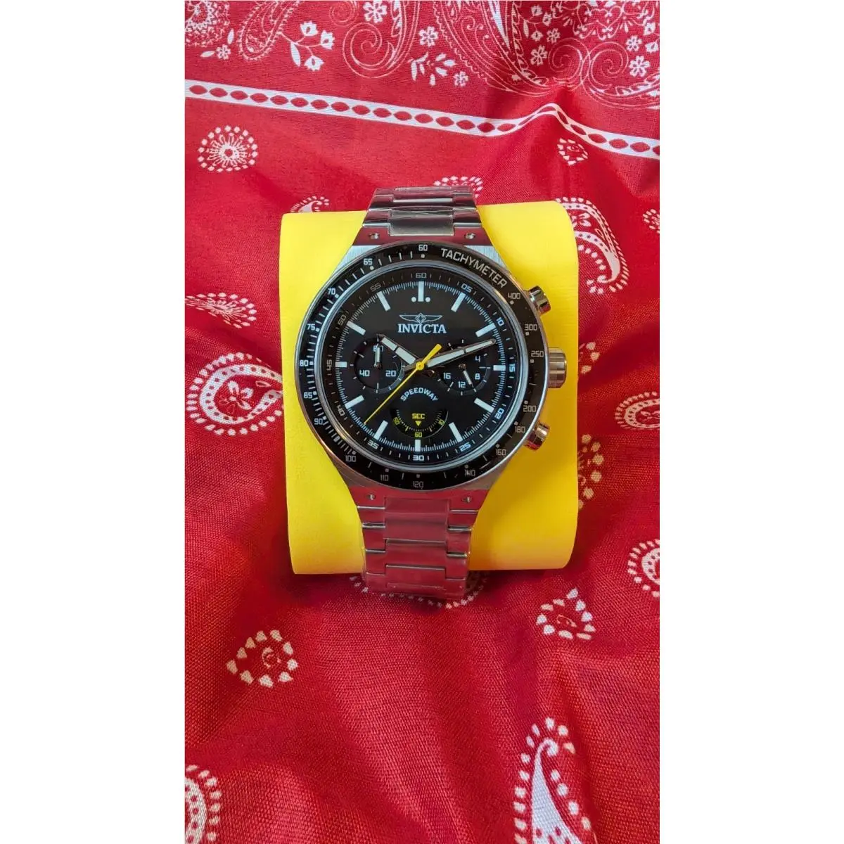 Invicta Men`s Speedway Quartz Chronograph Wristwatch Black Dial Steel Band Box