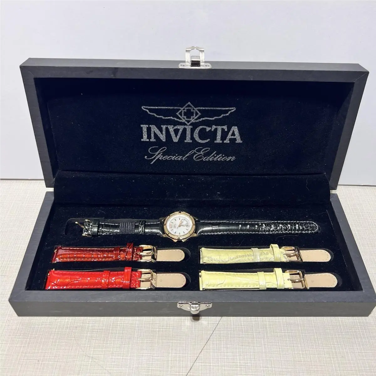 Womens Wildflower Special Edition Gold-tone Watch W/ 4 Bands Case 0689 by Invicta
