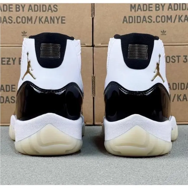 Nike shoes - Air Jordan 11 - Air - Black 4