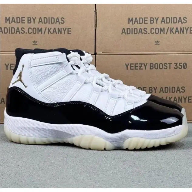 Nike shoes - Air Jordan 11 - Air - Black 8