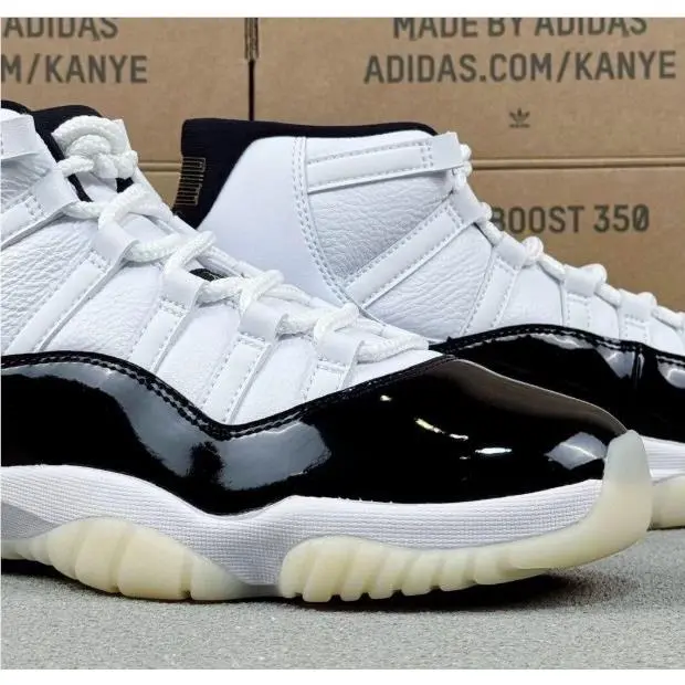 Nike shoes - Air Jordan 11 - Air - Black 9