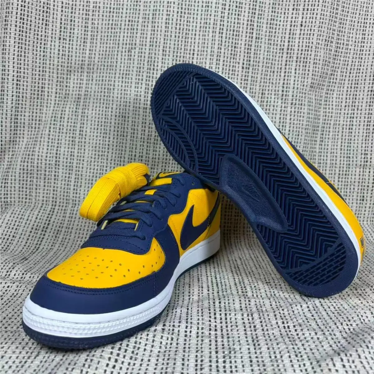 Nike shoes - FJ4206700 - FJ4206-700 - Yellow 19