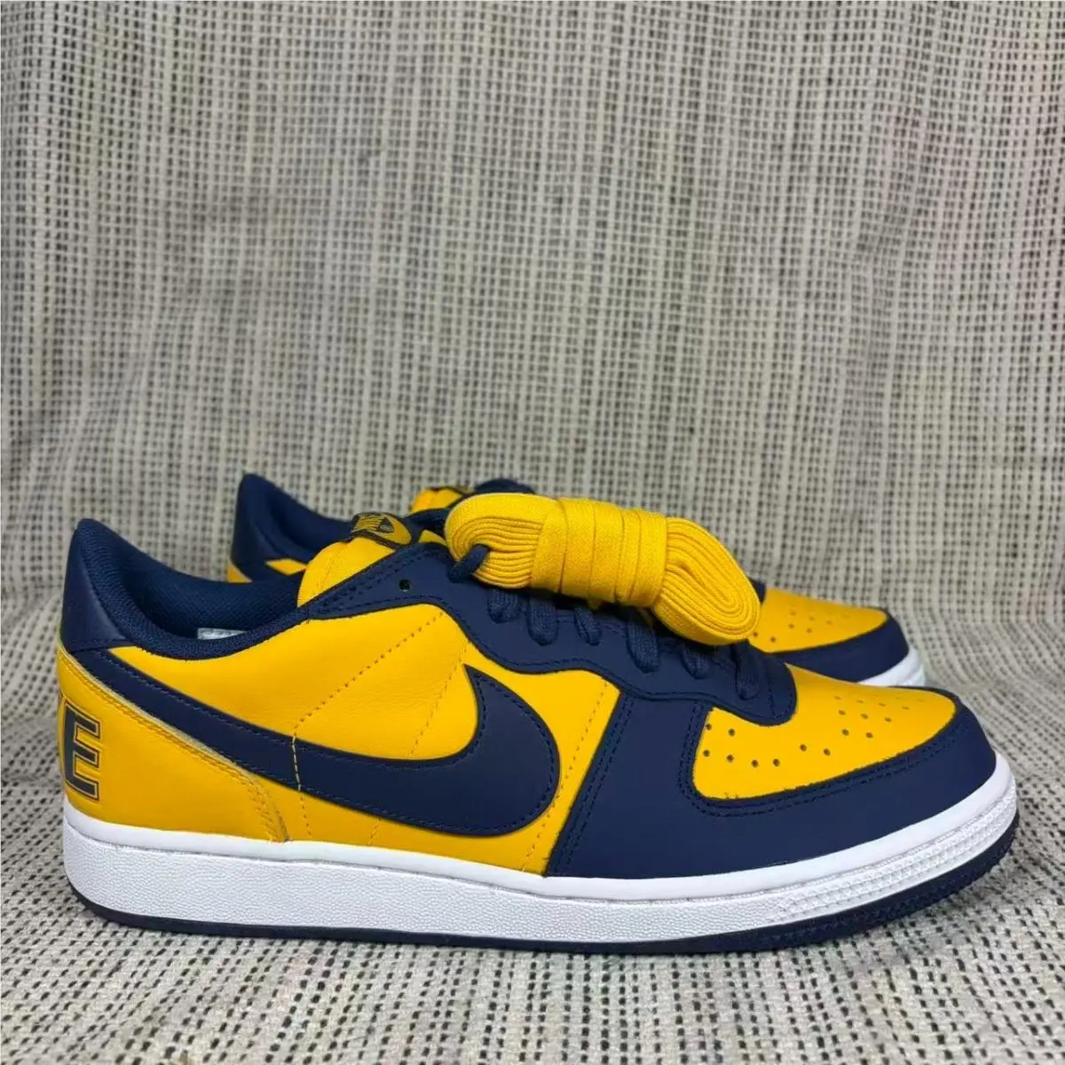 Nike shoes - FJ4206700 - FJ4206-700 - Yellow 8