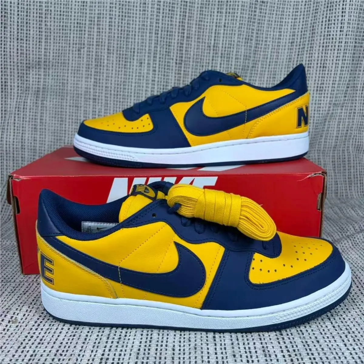 Nike shoes - FJ4206700 - FJ4206-700 - Yellow 11