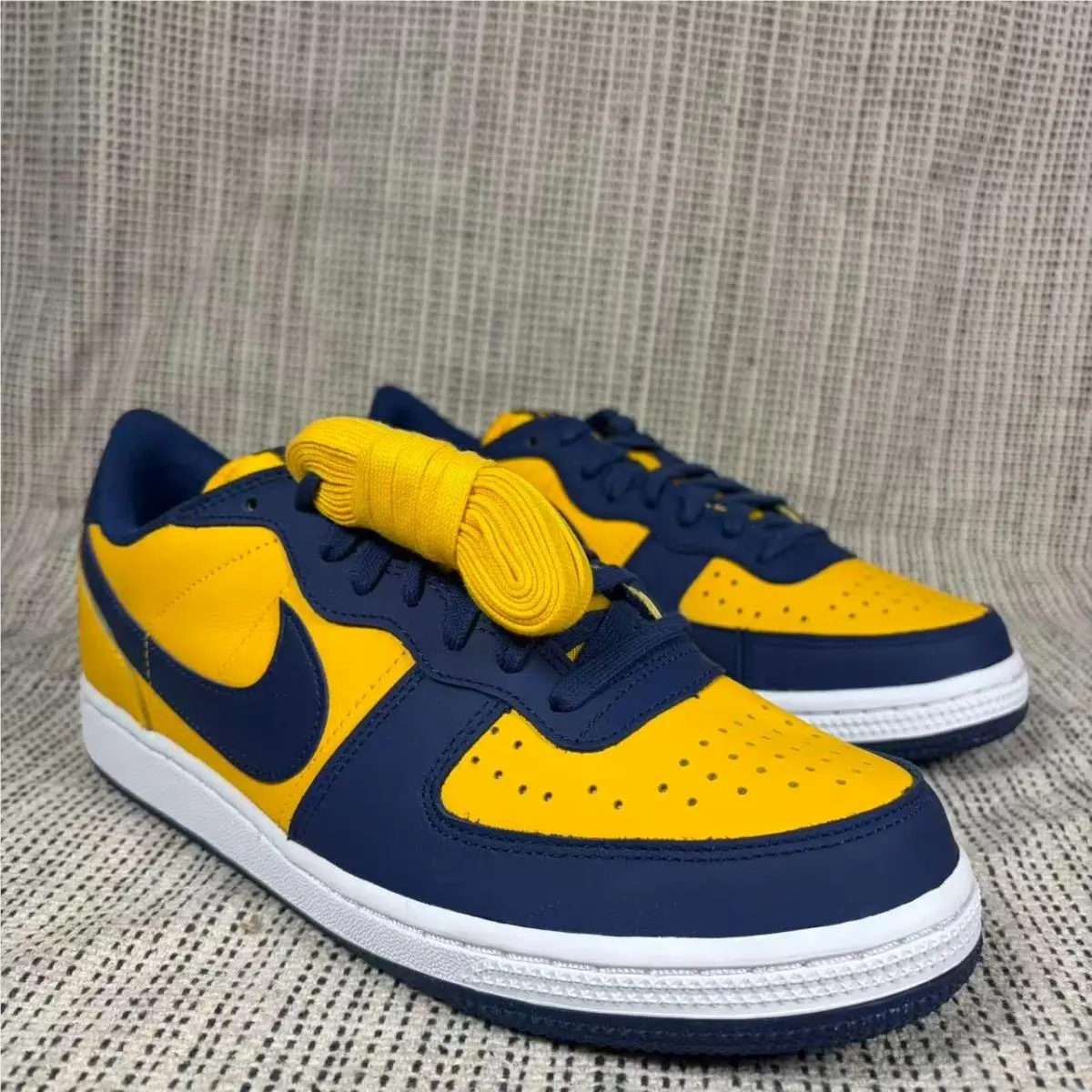 Nike shoes - FJ4206700 - FJ4206-700 - Yellow 18