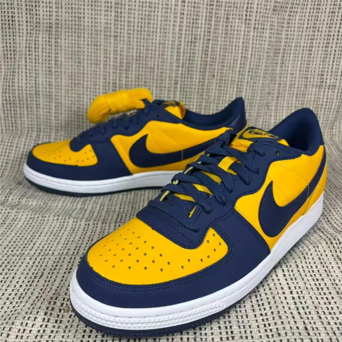 Nike shoes - FJ4206700 - FJ4206-700 - Yellow 22