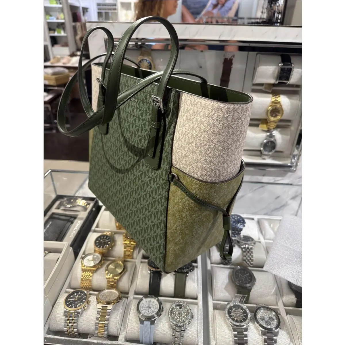 Michael Kors Voyager Large Handbag Purse Shoulder Tote Bag Green MK Logo Laptop