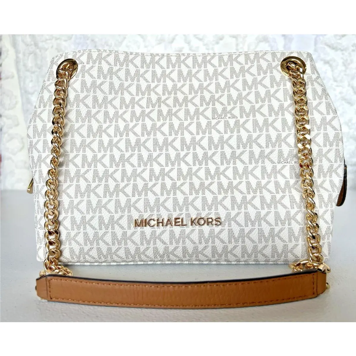 Jet Set Vanilla 3 Compartment Medium Messenger Bag by Michael Kors