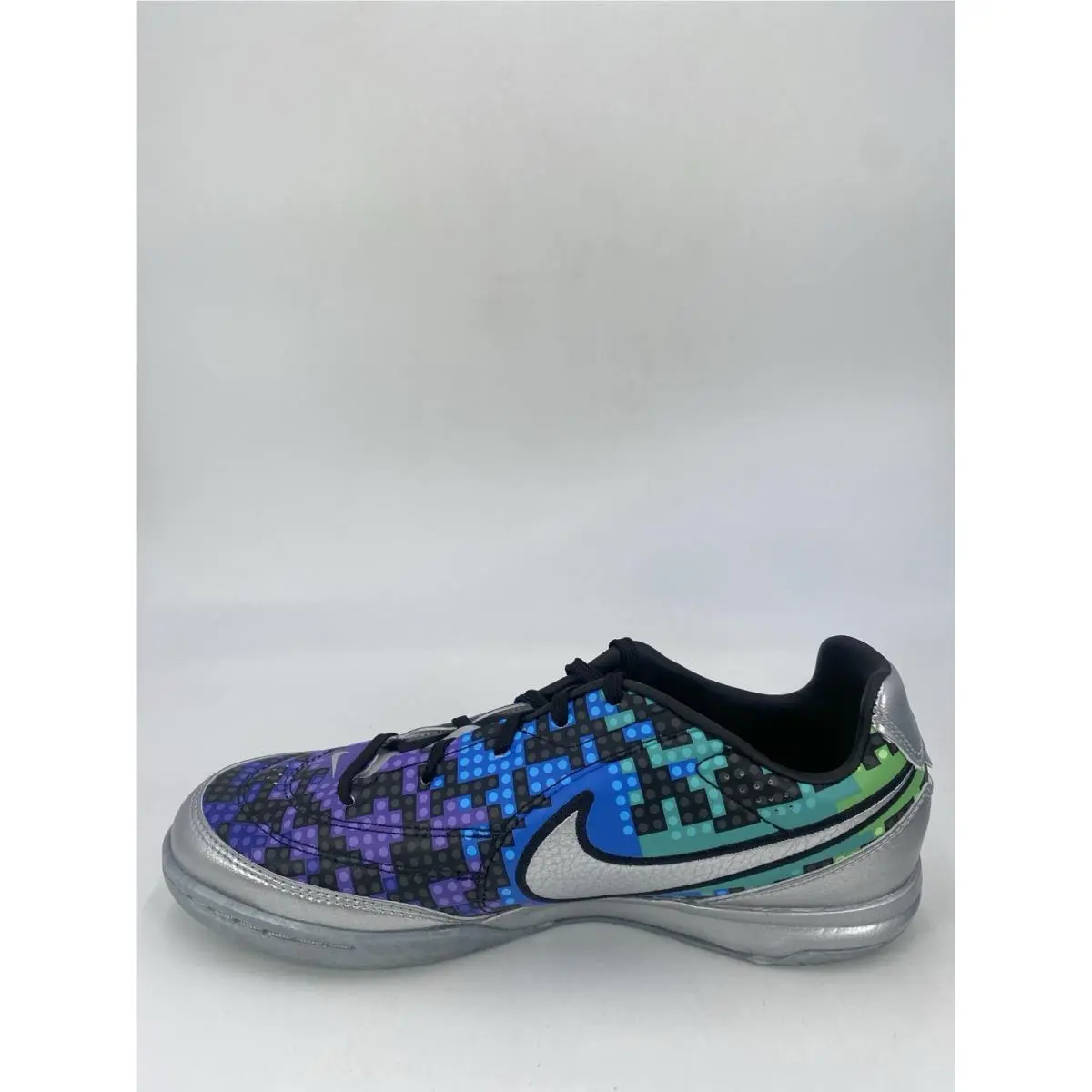 Nike shoes - Nike JRTiempo Streetgato - JRTiempo Streetgato - IO2390 001 - Metallic Silver (UPC: 198958077943) 1