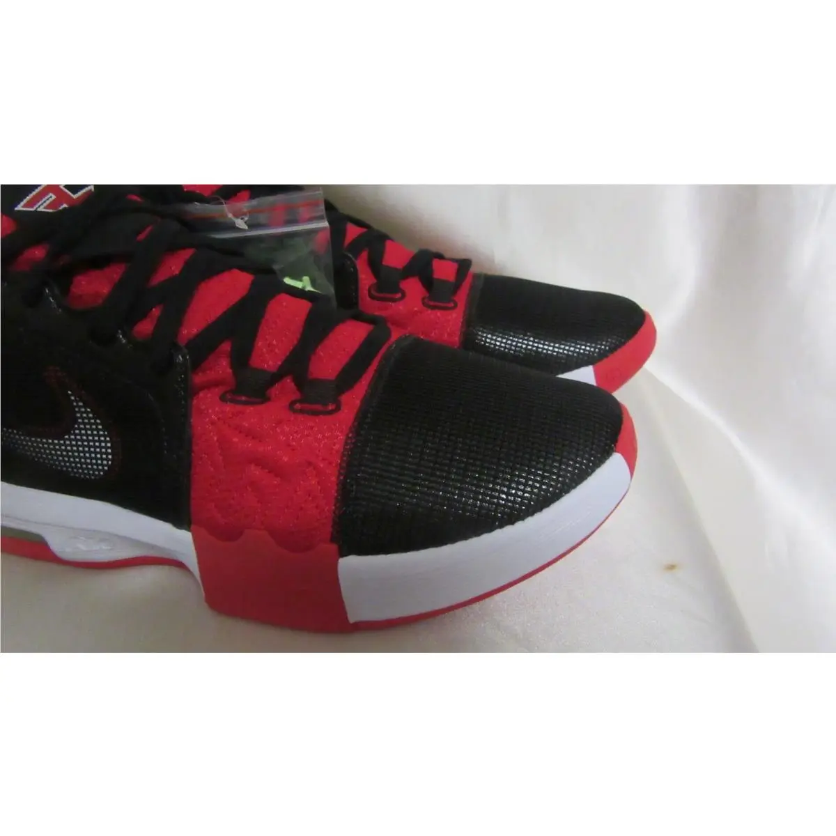 Nike shoes - Nike LeBron Witness - LeBron Witness - FV0400OO1 - BLACK/WHT/ RED 3