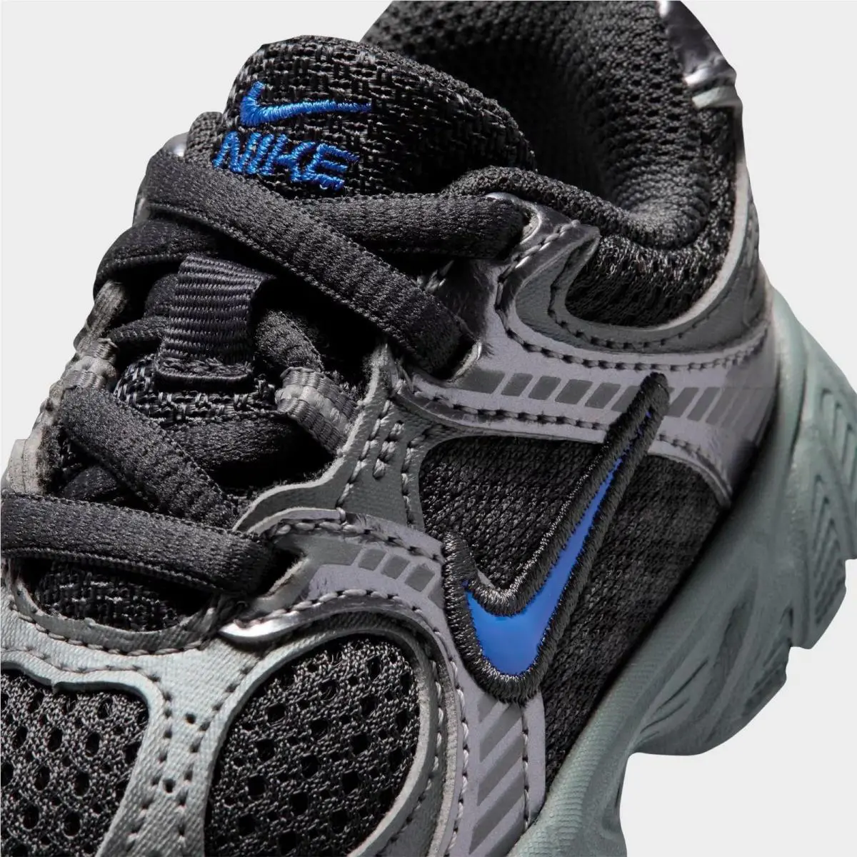 Nike shoes - IW6963 004 - Anthracite/Metallic Cool Grey/Smoke Grey/Blue Crystal 4