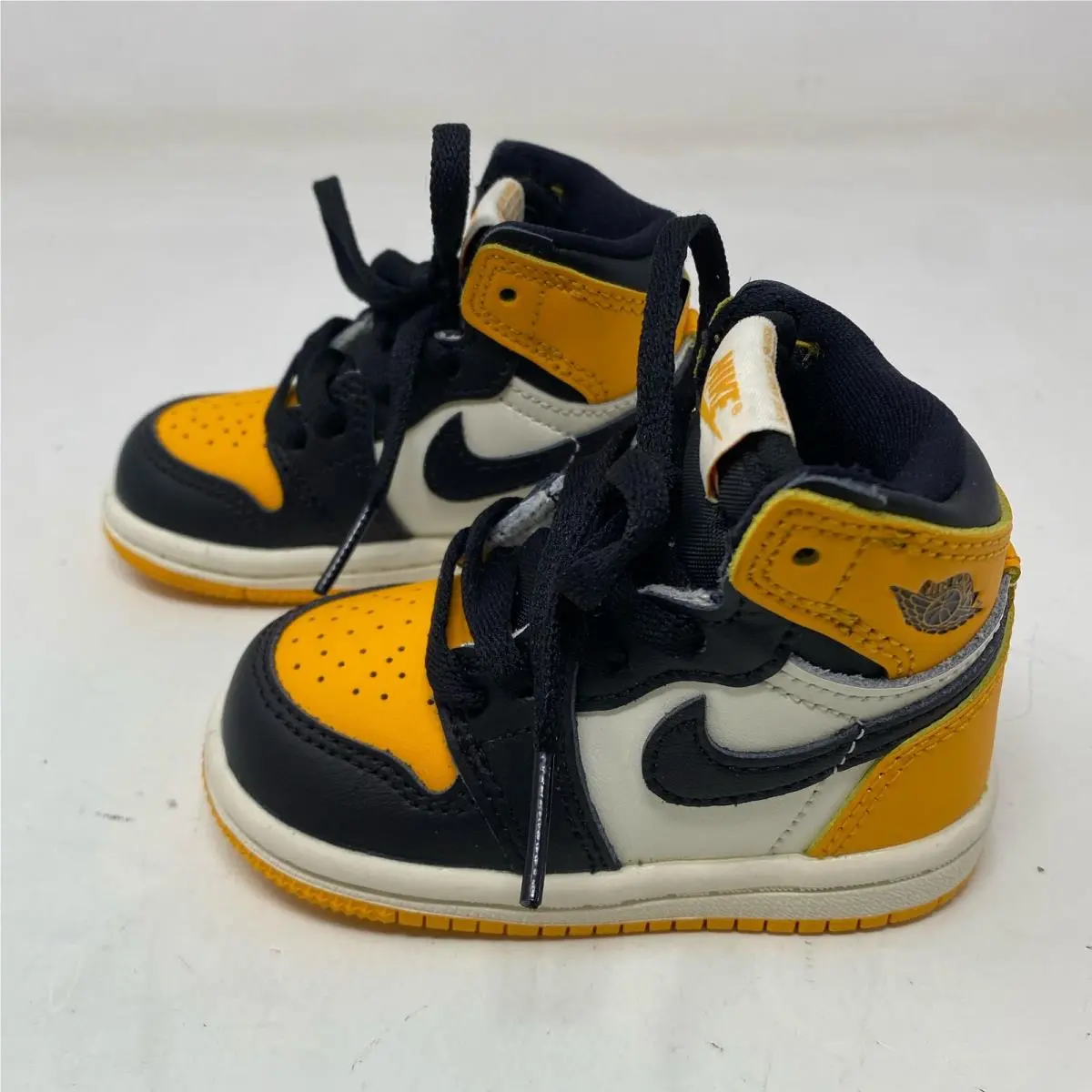 Nike shoes - Yellow (UPC: 0196149157610) 0