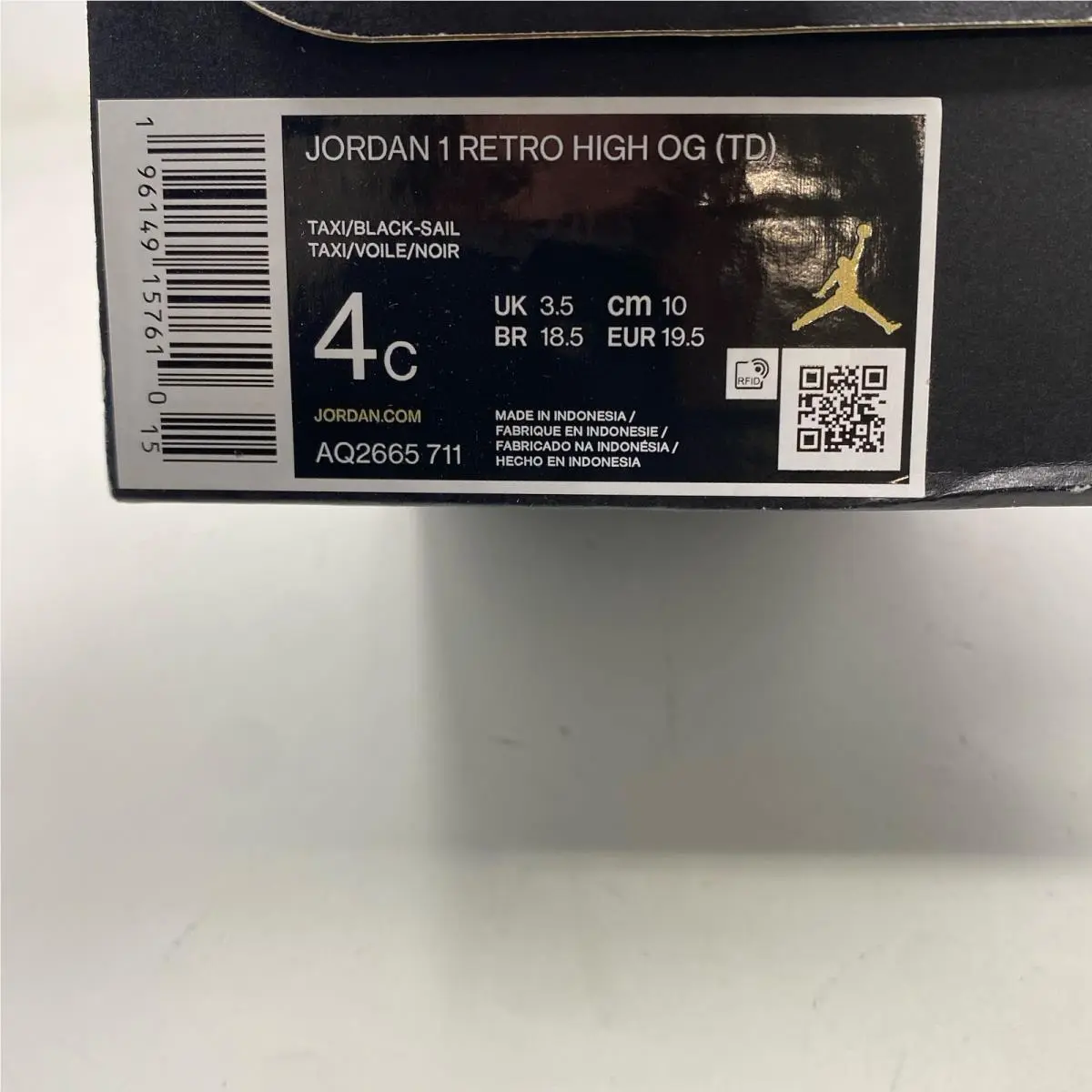 Nike shoes - Yellow (UPC: 0196149157610) 1