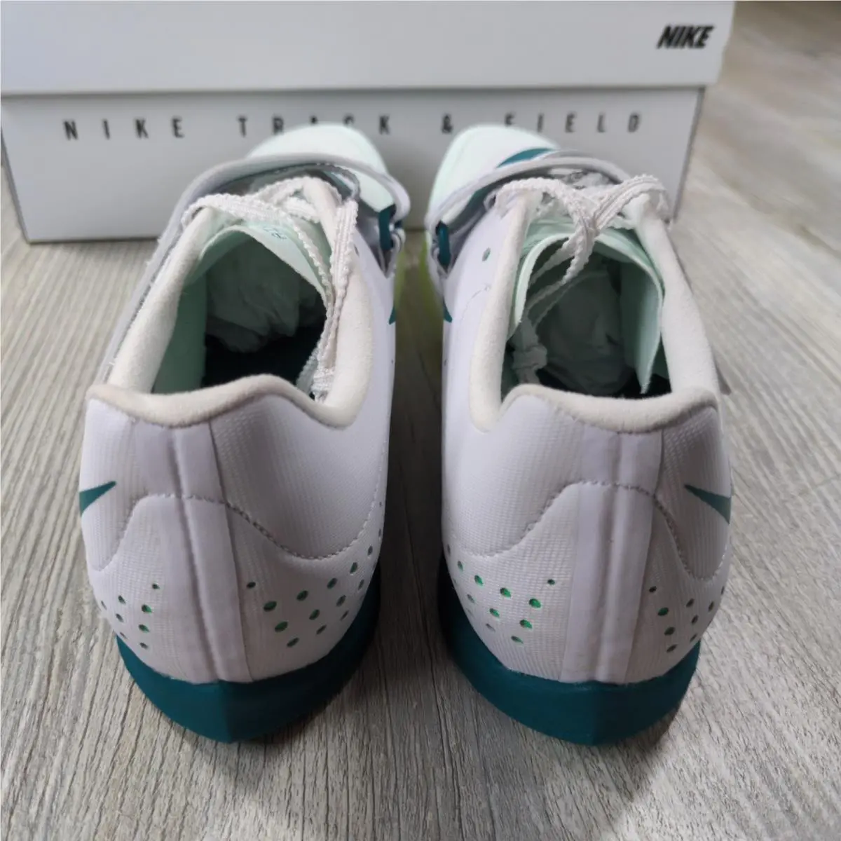 Nike shoes - White 2