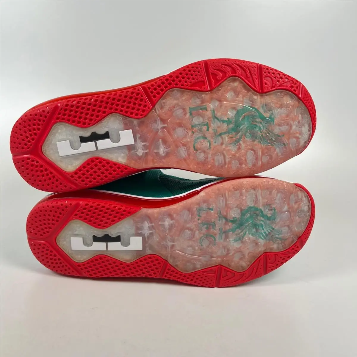 Nike shoes - LeBron 9 Low Reverse Liverpool - Green 4